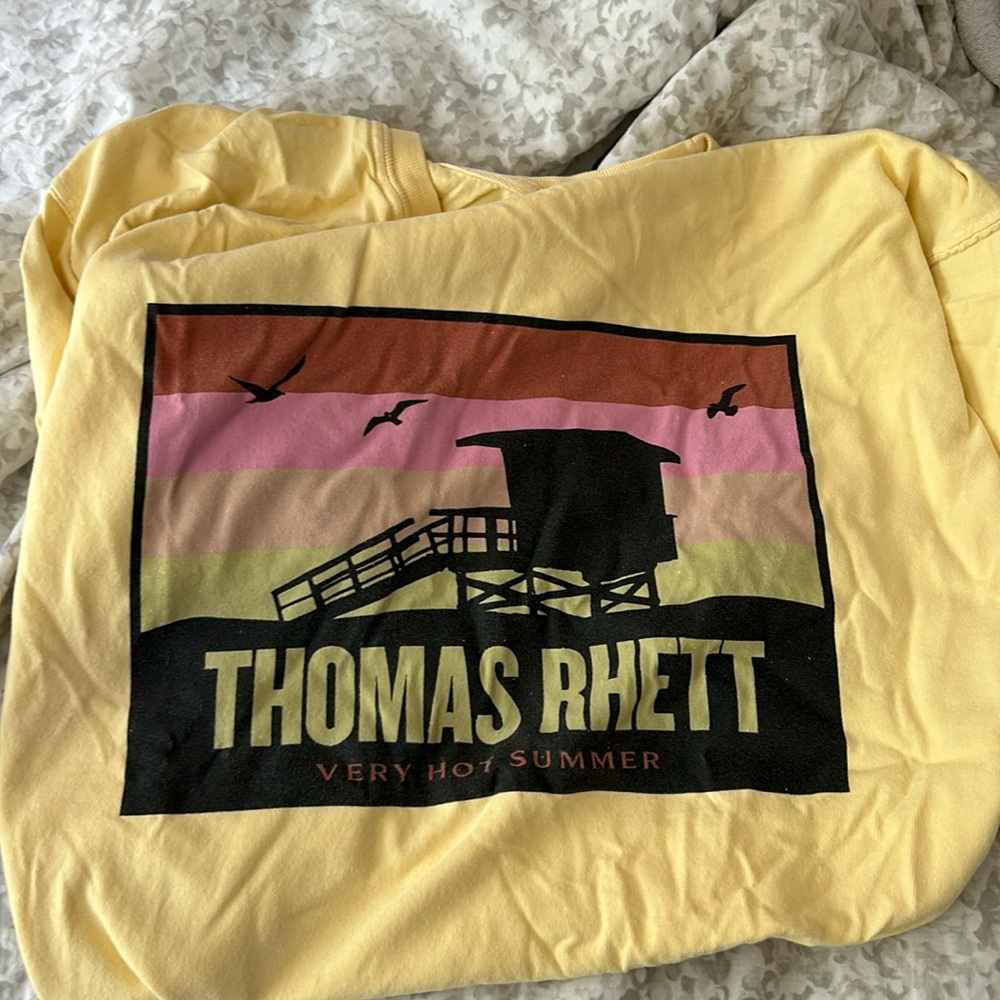 Thomas Rhett VHS tour tshirt